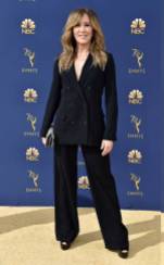 rs_634x1024-180917161418-634.felicity-huffman-2018-emmy-awards-red-carpet-arrivals.ct.091718